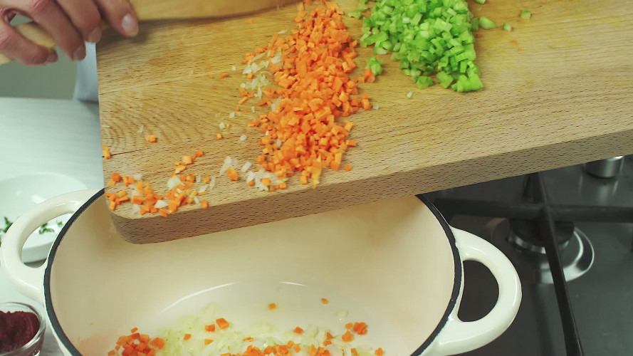 Tagliatelle met veggie balls in tomatensaus Stap 2.mp4