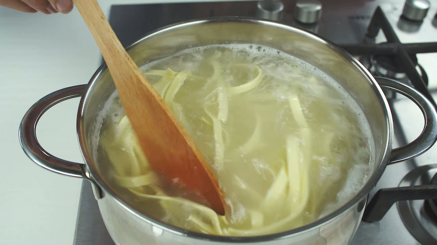 Tagliatelle met veggie balls in tomatensaus Stap 8.mp4