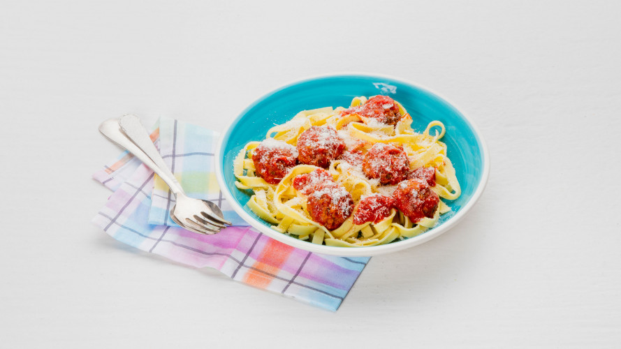 Tagliatelle met veggie balls in tomatensaus