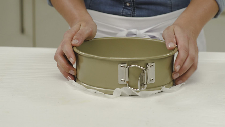 Carrot cake met limoen en noten Stap 5.mp4