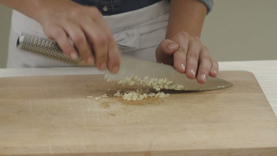 Knolselderijsoep met peterselie-olie Stap 1.mp4