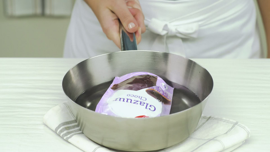 Brownietaart met mascarpone en rood fruit Stap 11.mp4