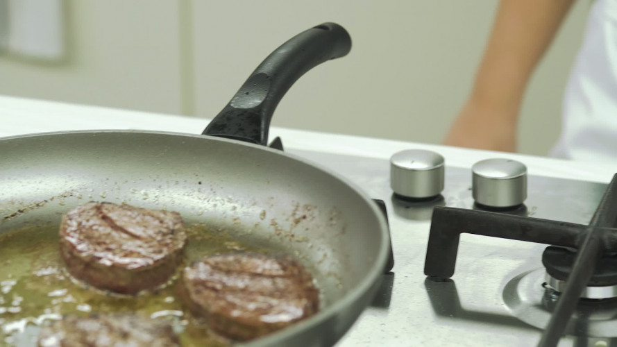 Chateaubriand met roompaté en truffelcroutons Stap 5.mp4