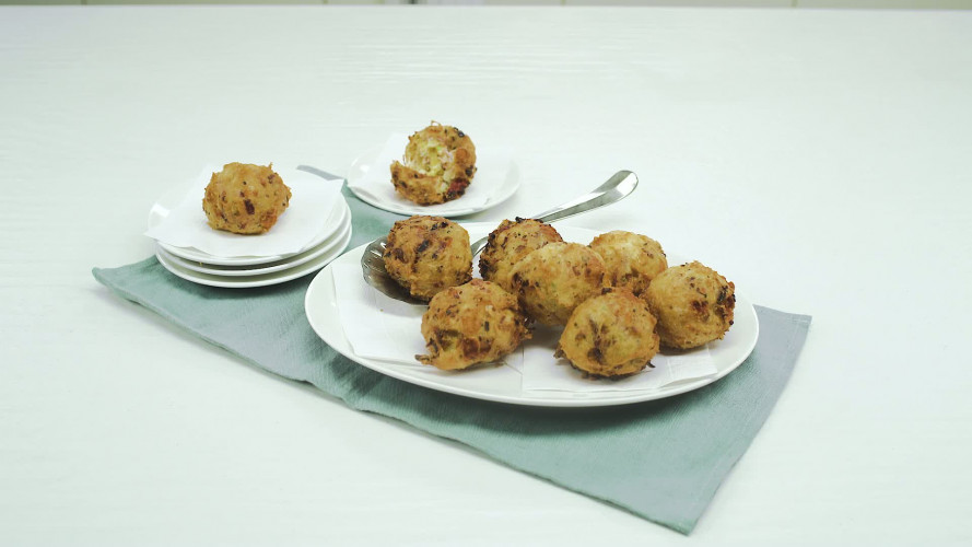 Hartige ham-kaas-oliebollen Stap 8.mp4