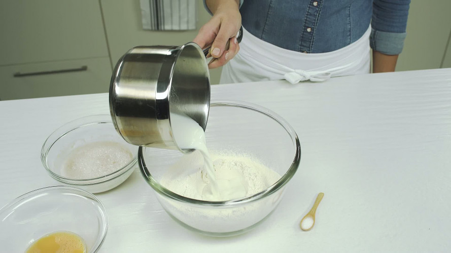 Hartige ham-kaas-oliebollen Stap 3.mp4