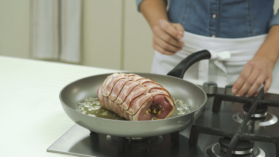 Varkensfilet met pruimen en spek Stap 8.mp4