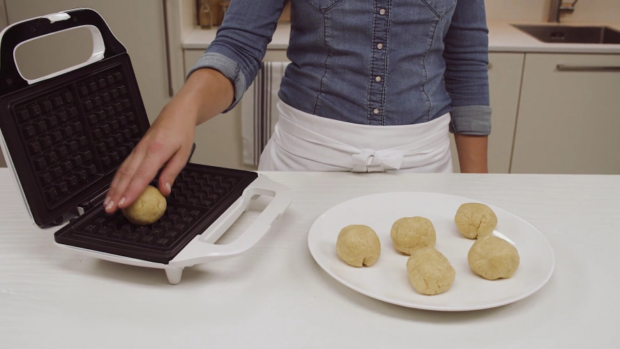 Hartige Wafels met Parmezaanse kaas en tomatensalsa stap 4