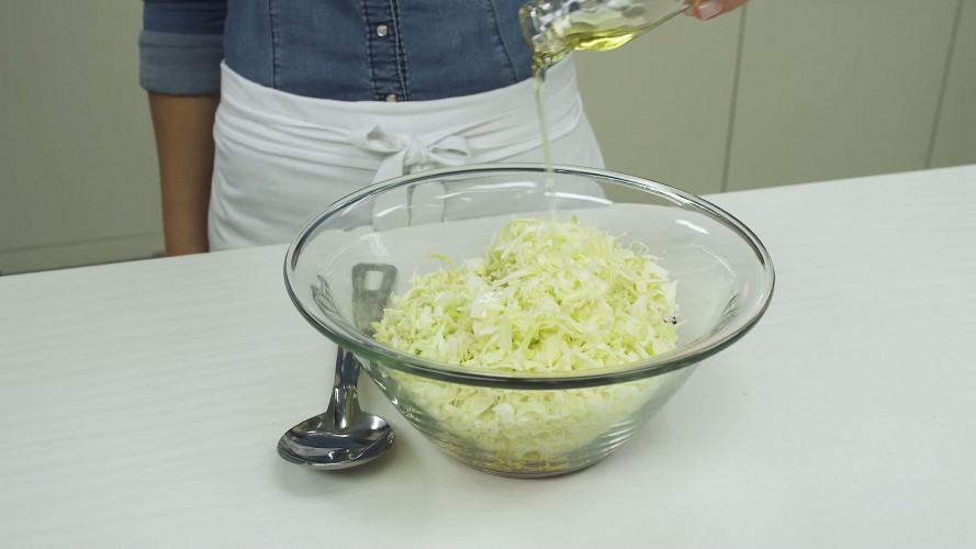 Broodje spinazieburger met spitskoolsalade Stap 9.mp4
