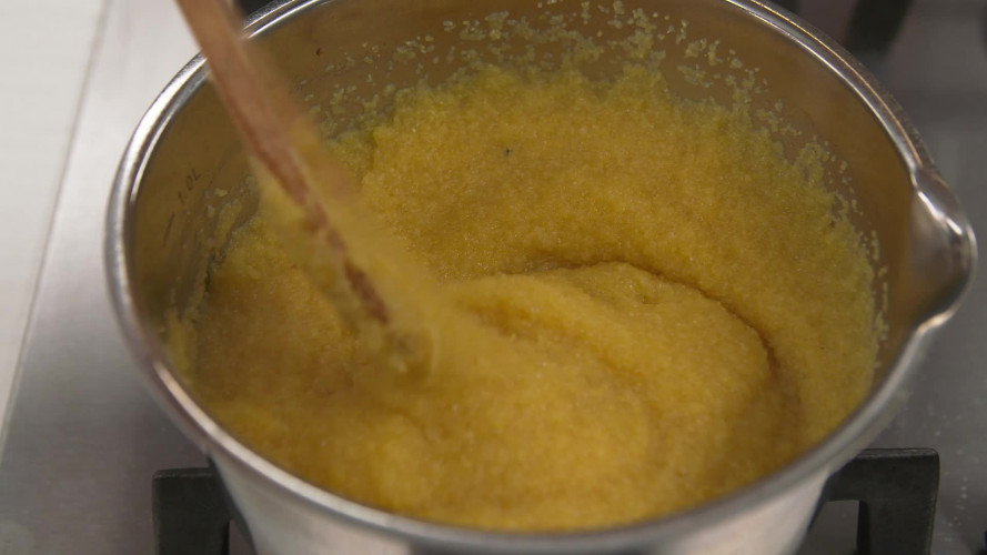 Parmezaanpolenta met pulled chicken Stap 7.mp4