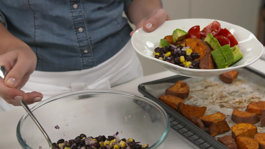 Tex-mexsalade met ovengeroosterde zoete aardappel Stap 9.mp4
