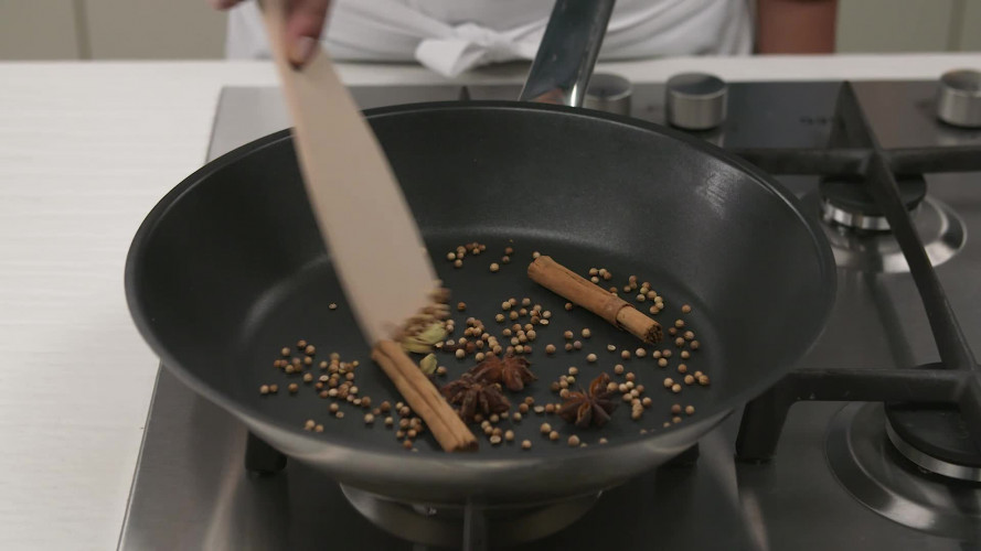 Vietnamese bouillon voor Pho Stap 4.mp4