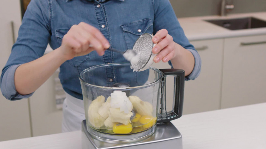 Chocoladecake met blauwe bessen en banaan Stap 6.mp4