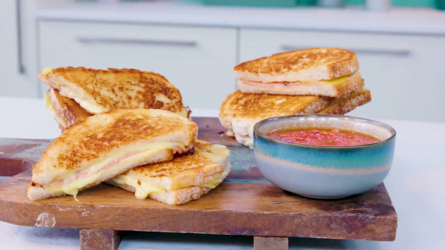 Ultieme pantosti met zelfgemaakte tomatendip