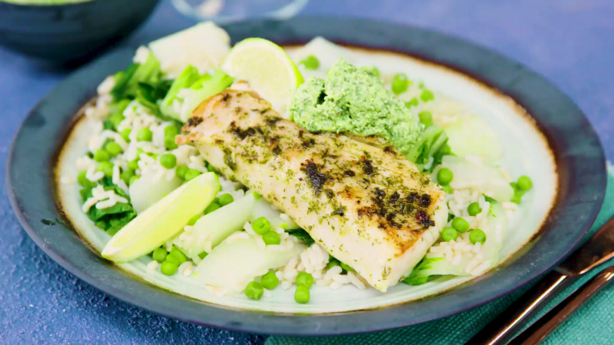 Kruidige kabeljauw met paksoi en tuinerwten