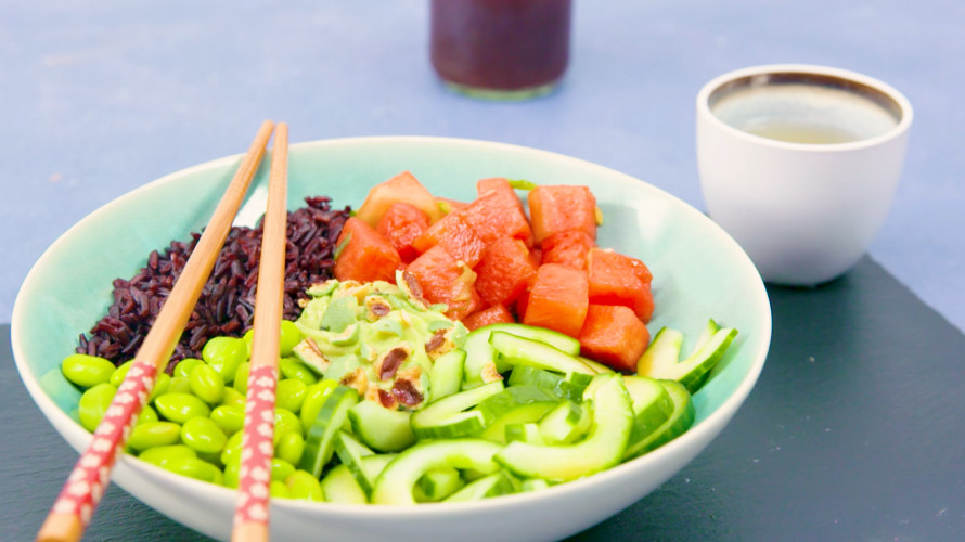 Vegan pokébowl met watermeloen en zwarterijst