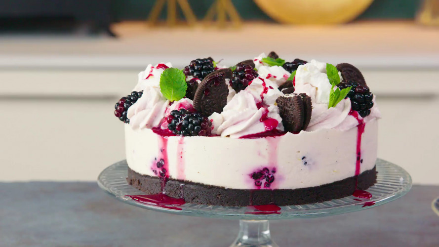 Eton mess cheesecake met bramencrème en oreobodem