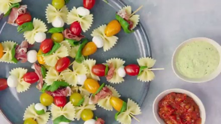 Verwonderend Pastasalade op een stokje - Recept - Allerhande - Albert Heijn OK-83