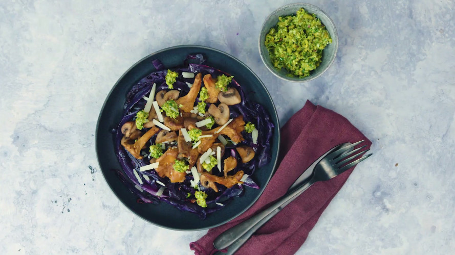 Rodekooltagliatelle met paddenstoelen en Pecorino