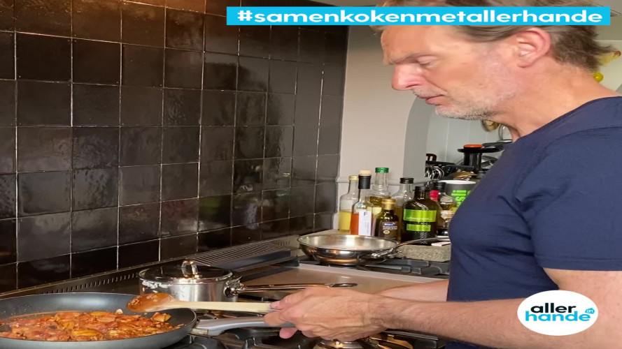 #samenkokenmetallerhande - kipsaté met Ronald 