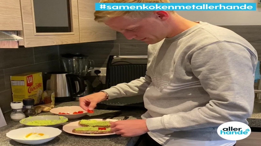 #samenkokenmetallerhande - avocadotoast met Donny
