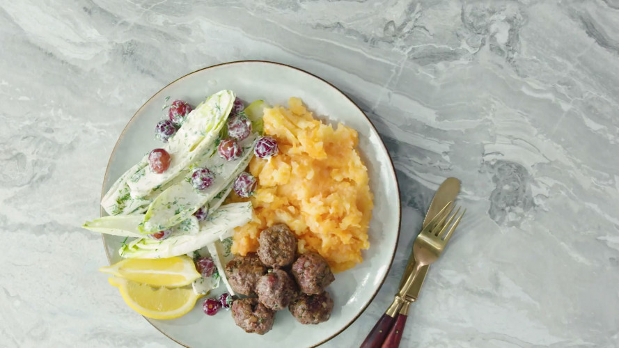 Pompoenstamppot met witlofsalade en tartaarballetjes