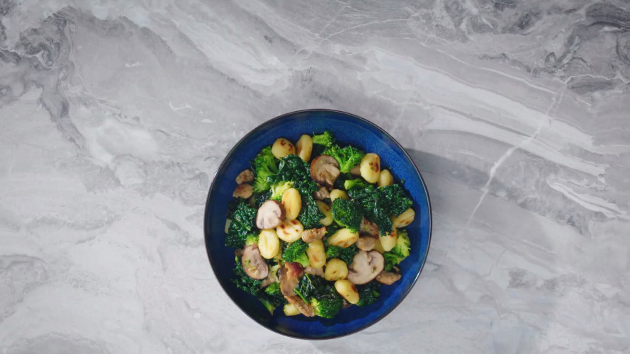 Gnocchi met cavolo nero en braadworst