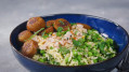 Falafelbowl met riso, tuinerwten, munt en kip-hummus