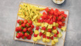 Vers fruit borrelplank met cashewnoten-yoghurtdip
