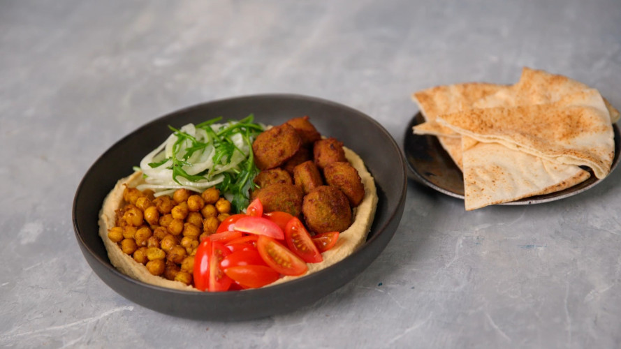 Hummusbowl met falafel en venkelsalade