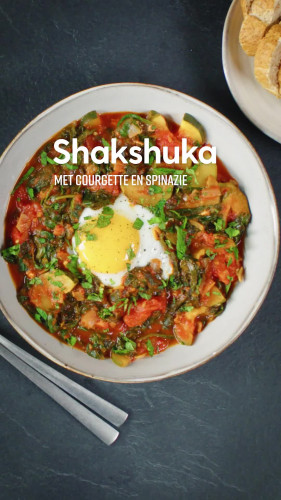 Shakshuka met courgette en spinazie