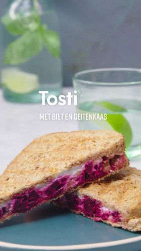Volkorentosti met biet en geitenkaas
