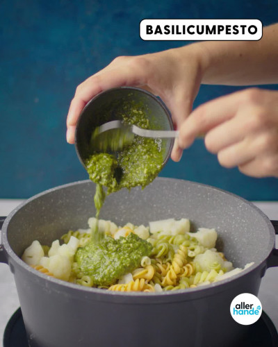 Eenpans-pasta pesto met bloemkool