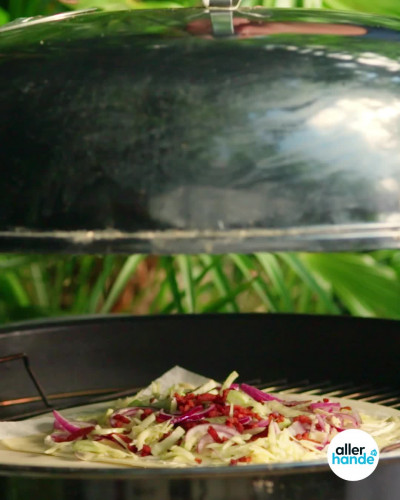 BBQ flammkuchen met spekjes en venkel