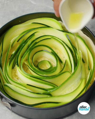 Courgettequiche met kaas en bieslook