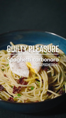 Spaghetti carbonara met gepocheerd ei