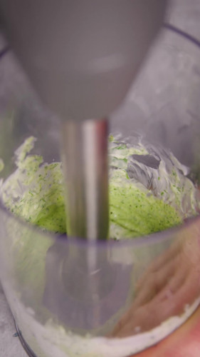 Leftover groentefritters met kruidendip