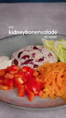 Bonensalade met rijst en yoghurt