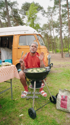 Maaltijdsalade met gegrilde courgette en tomaten van London Loy