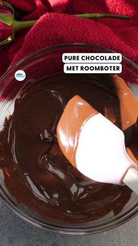 Choco-valentijnshartjes met aardbeienvulling 2