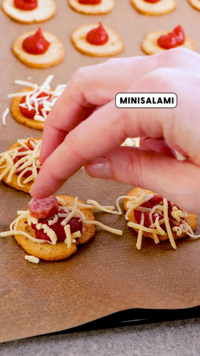 Pizzatoastjes met kaas en minisalami