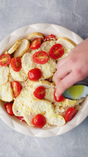 Eenpans mozzarella stokbrood schotel