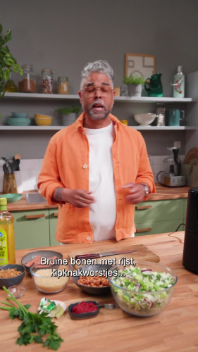 Bruine bonen met rijst en airfryer-kipworstjes van London Loy