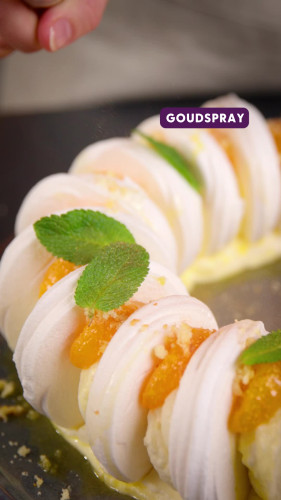 Meringuekrans met limoncelloroom en mandarijn