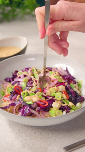 Rodekoolroerbak met volkorennoedels