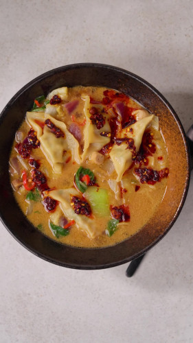 Groentesoep met gyoza en crispy chiliolie