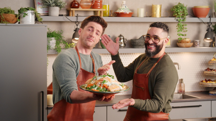 Hugo kookt voor de iftar met Mounir Toub