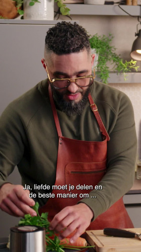 Hugo kookt voor de iftar met Mounir Toub