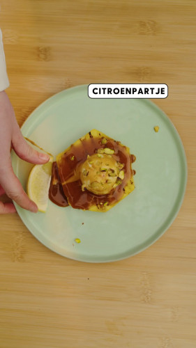 Gegrilde ananas met ijs van de BBQ