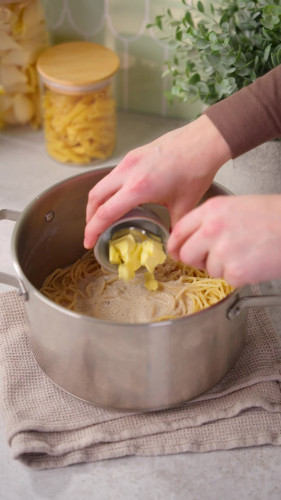 Pasta 'carbonara' met asperges