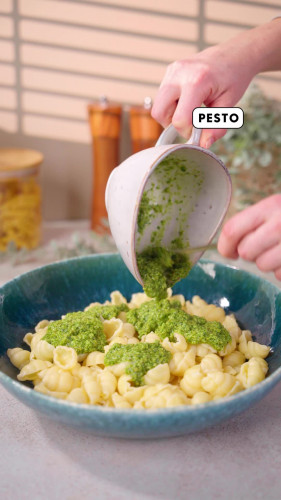 Pastasalade met pistachepesto en burrata